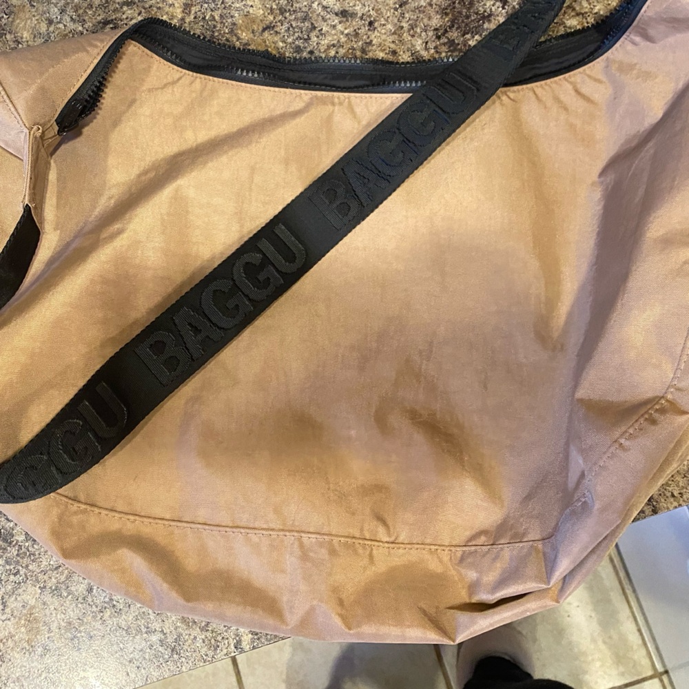 BAGGU Large Crescent like new.